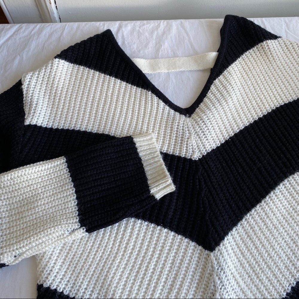 Chevron Laced Sweater Black & White Med - Picture 7 of 11